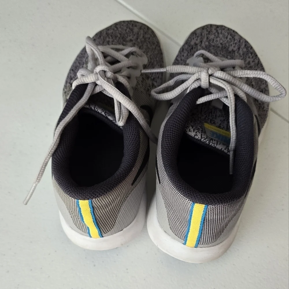 Nike Flex Contact gray size 5Y